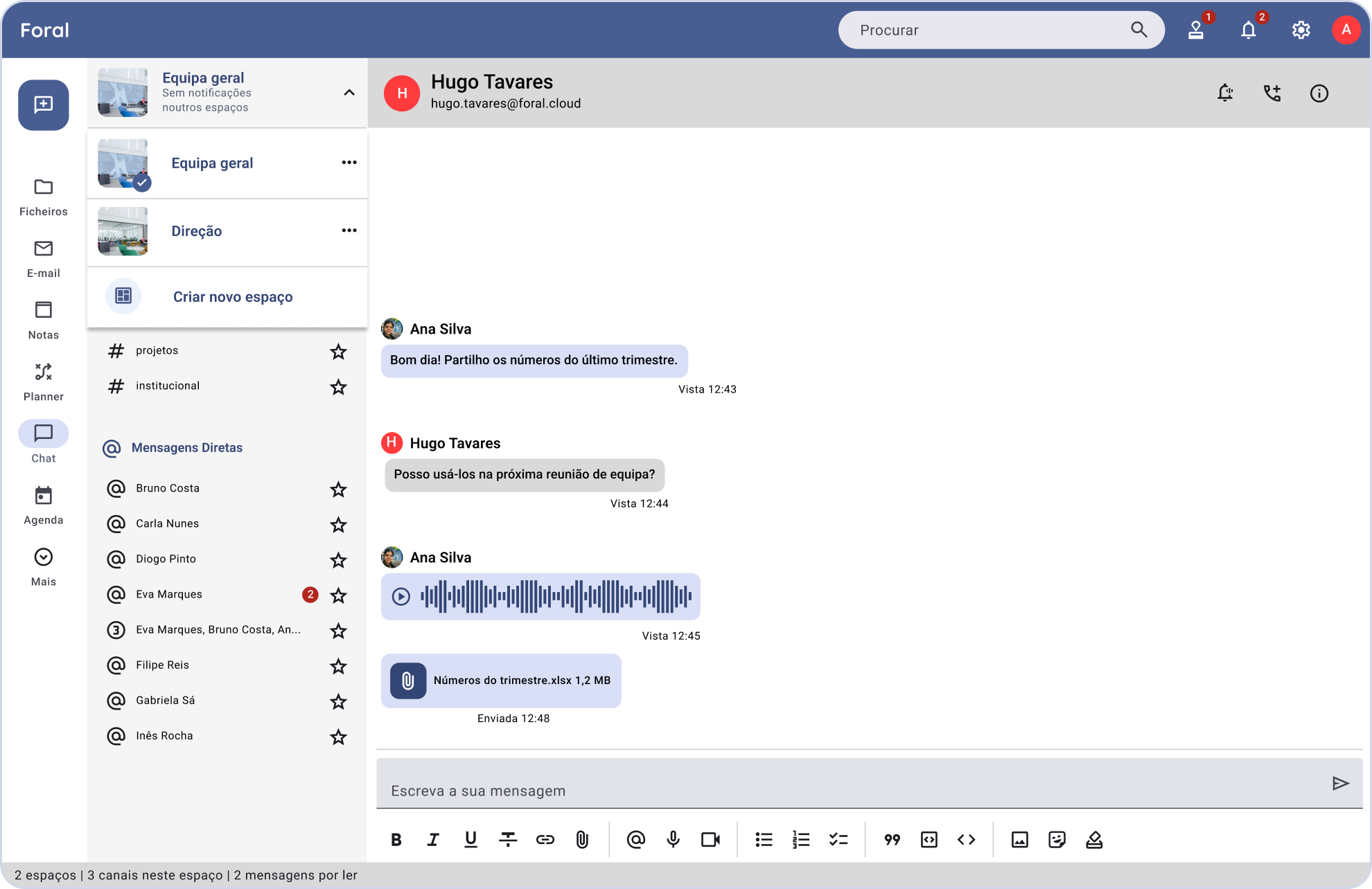 Ecrã do Chat do Foral, com os espaços da equipa, os canais e uma conversa com mensagens, áudio e anexos